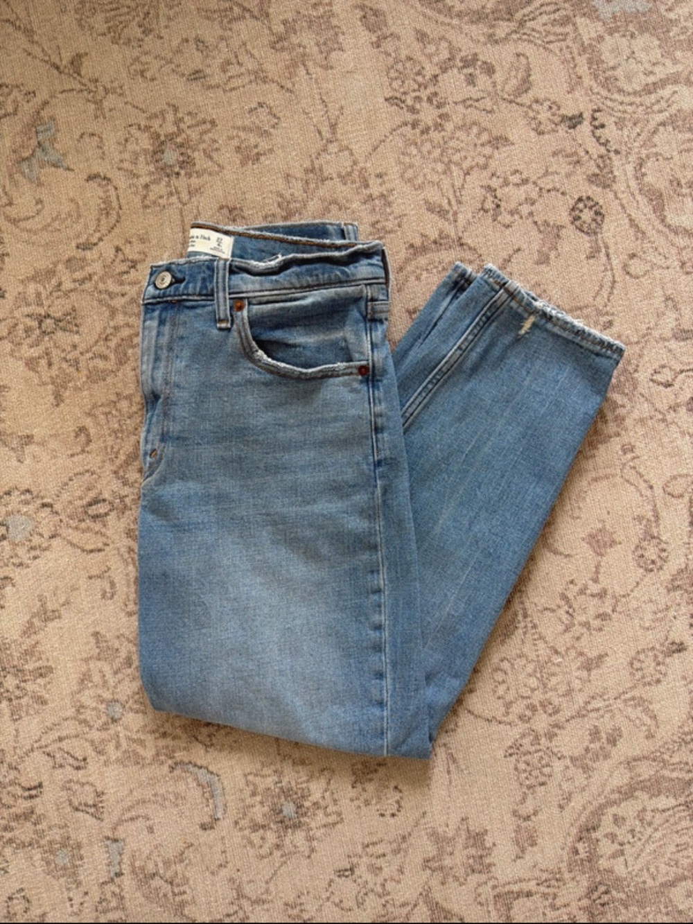 Abercrombie & Fitch The Mom High Rise Jeans